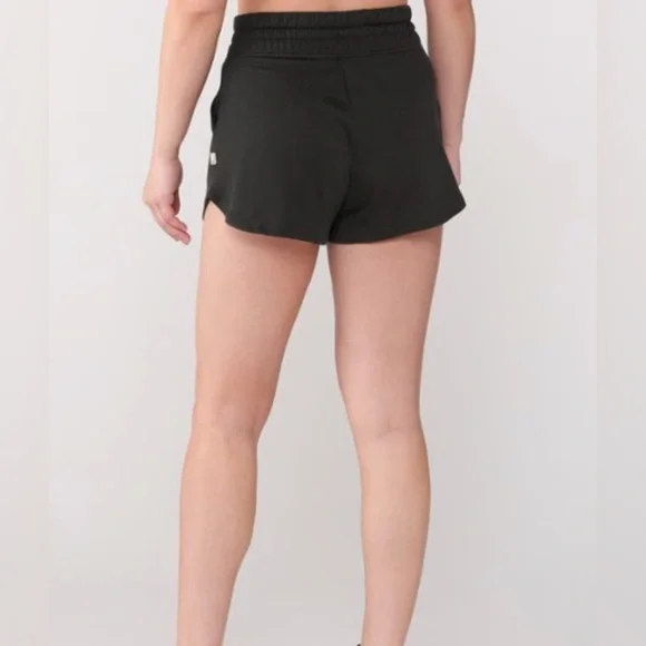 •VUORI• Women’s Halo Performance Shorts 2.0 Black Heather Dream Knit 3” Inseam - Picture 4 of 7